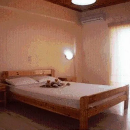 Kastro Beach Hotel מלון דירות 3*