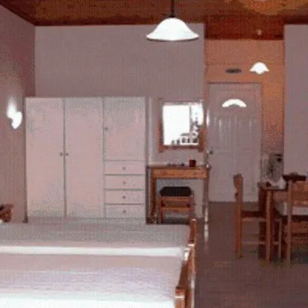 Kastro Beach Hotel מלון דירות 3*