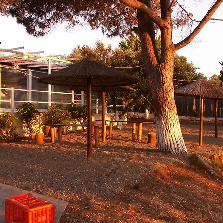 Kastro Beach Hotel מלון דירות 3*