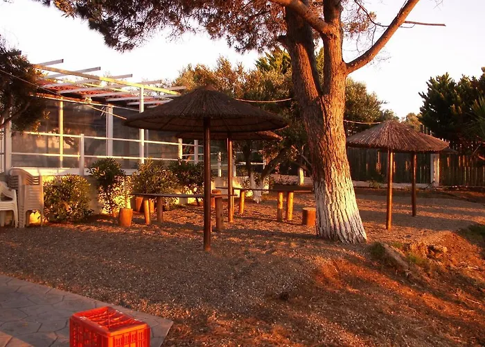 Kastro Beach Hotel 公寓式酒店 3*